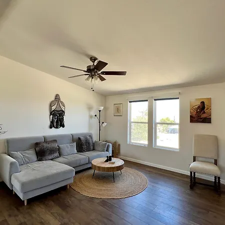 Bodhi House, Joshua Tree National Park Hostel